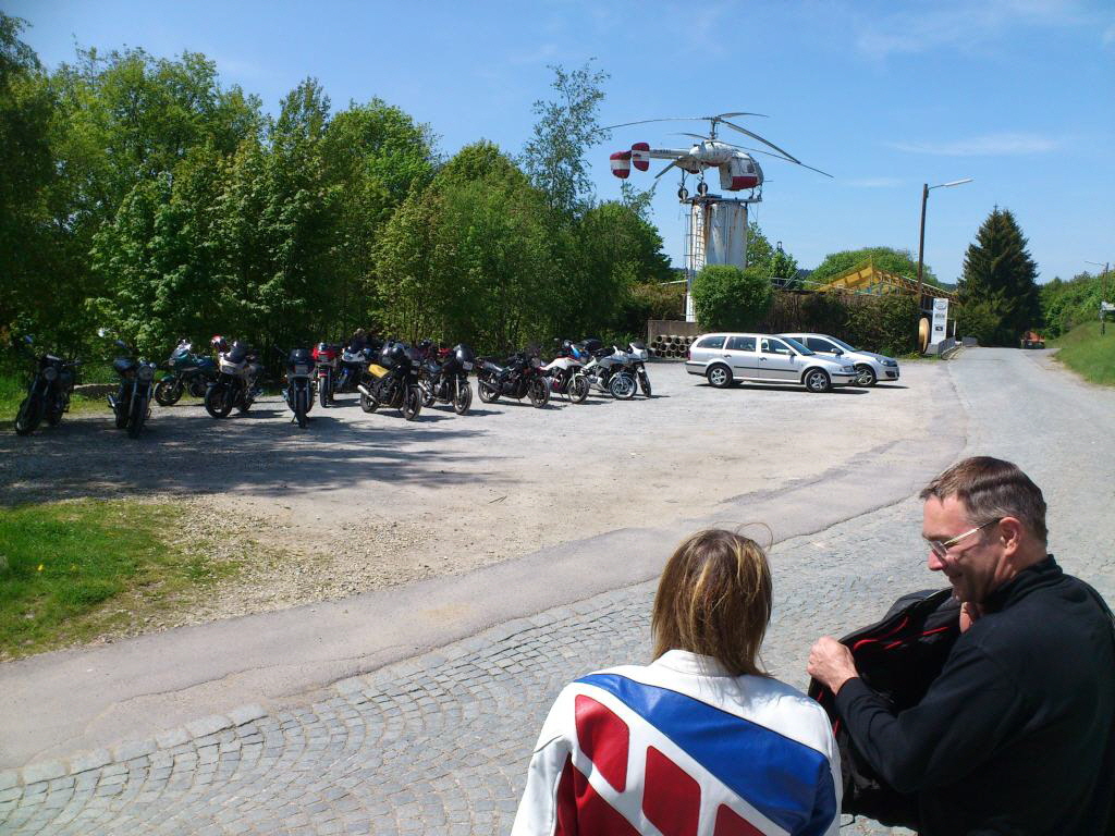 XJ-Rudel parkt