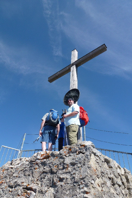 HG am Gipfelkreuz Nebelhorn